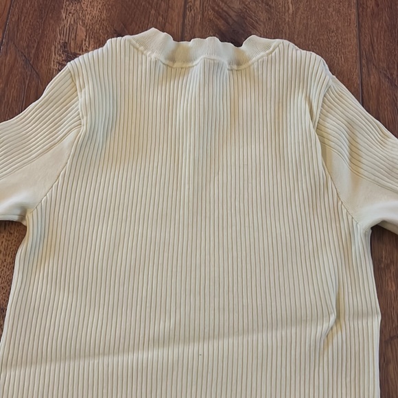 Judith & Charles Yellow Short Sleeve Ribbed Sweater Medium - Picture 8 of 11